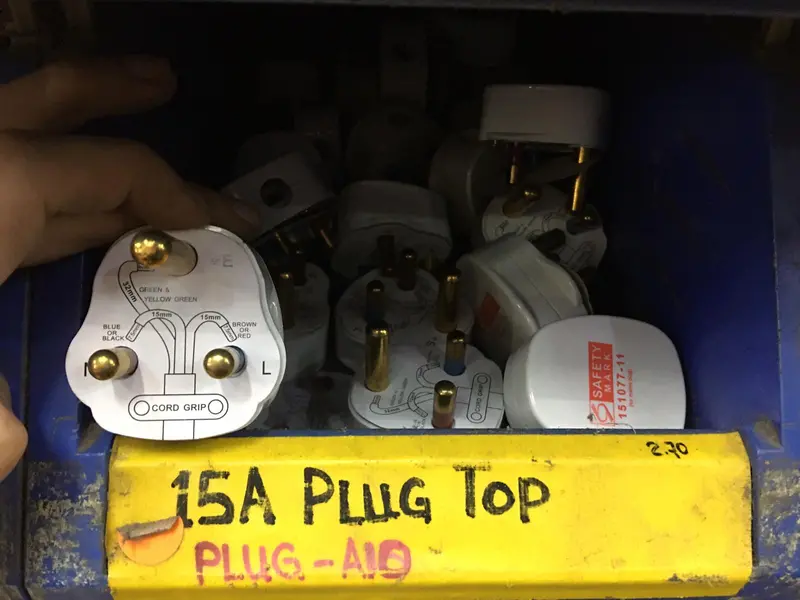 15-Amp Non-Illuminated Plug Top – Industrial-Grade Socket Cap (PLUG-A10)