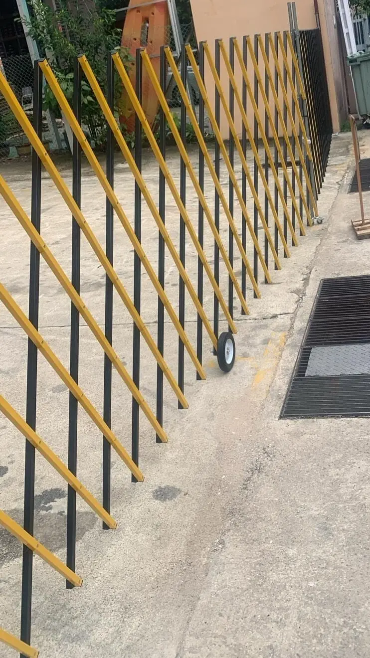Adjustable Expanding Security Gate — 51cm–6m Height Range, 1.5m × 6m w/ Mobility Wheels | GATE-7627