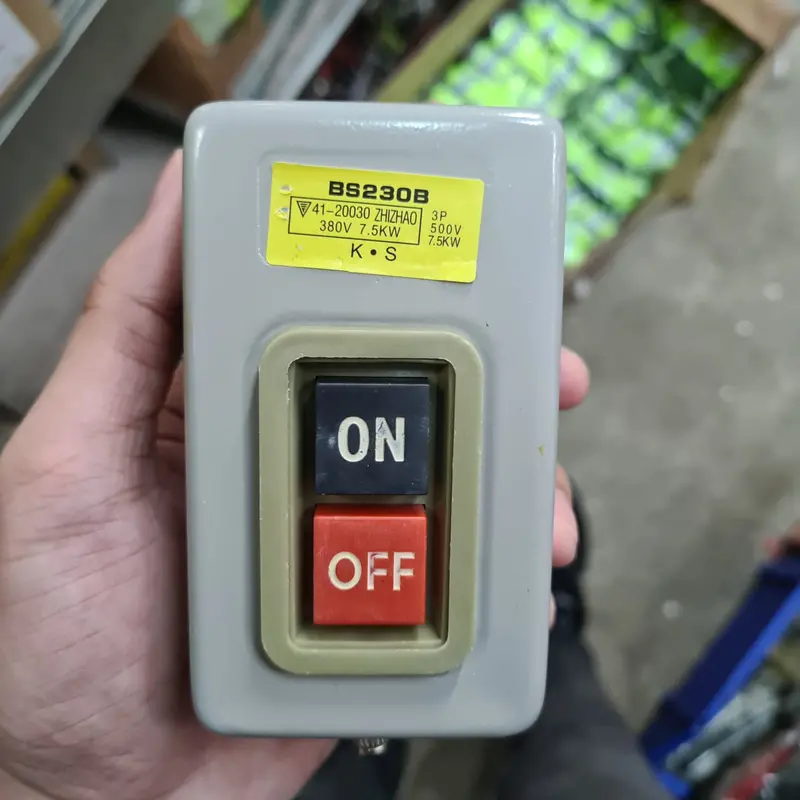 BS230B3 3-Pole 30A On/Off Switch (3.7 kW Load Rated)