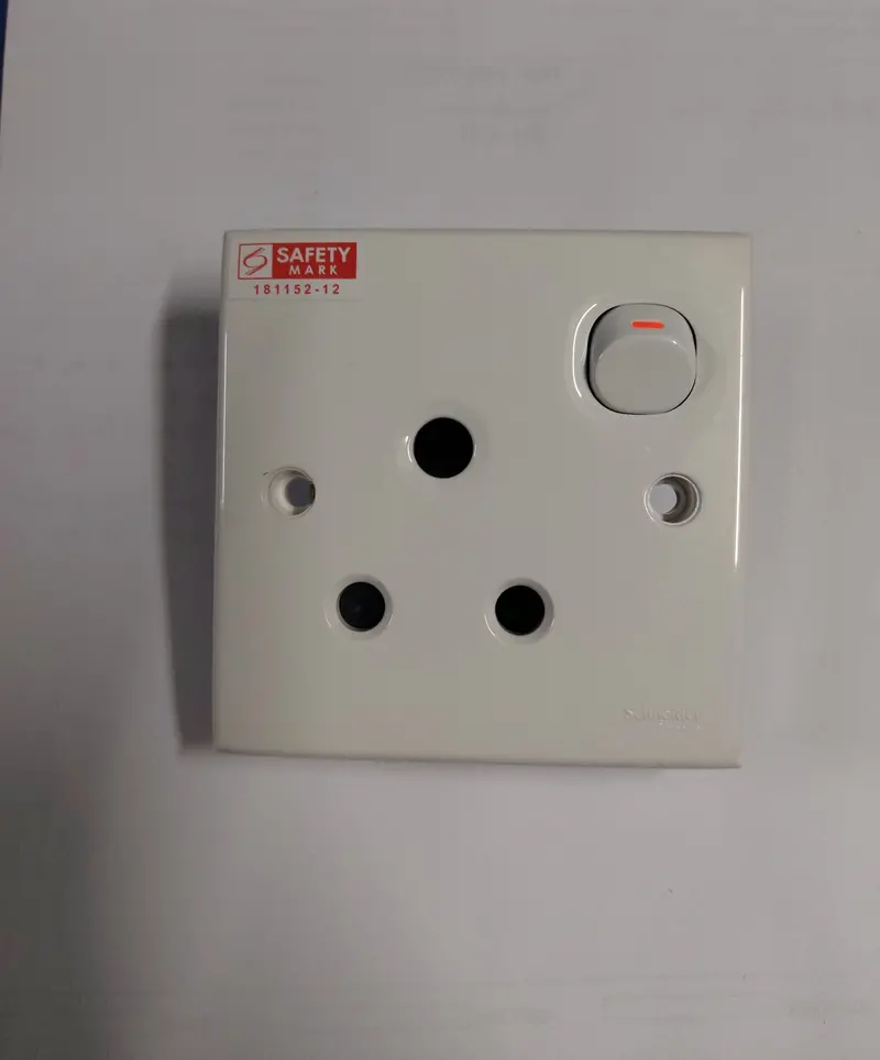 SCHNEIDER SKT-CL09 Heavy-Duty 15A E15/15 Industrial Socket