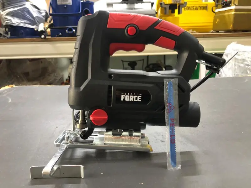 Steel Force 650W Jigsaw – Variable Speed Control, Orbital Action for Wood, Metal & Plastic Cutting